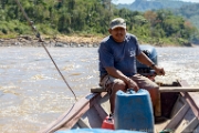 PerBol2014 241  Sternik naszej łodzi. Rio Beni. Boliwia. : 2014, Amazonia, Boliwia