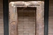 PerBol2014 313  Tiwanaku (Tiahuanaco). Monolityczny portal przeniesiony do muzeum przed wejściem. Boliwia. : 2014, Boliwia, Tiwanaku