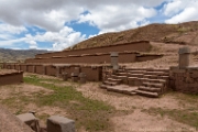 PerBol2014 315  Widok na fragment piramidy Akapana. Tiwanaku. Boliwia. : 2014, Boliwia, Tiwanaku