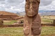 PerBol2014 319  Monolityczna rzeźba - monument "El Fraile". Tiwanaku. Boliwia. : 2014, Boliwia, Tiwanaku
