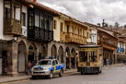 PerBol2014 367  Pierzeja południowo-zachodnia placu Plaza de Armas. Cuzco. Peru. : 2014, Cusco, Peru
