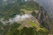 PerBol2014 434  Widok ze szczytu Wayna Picchu na miasto Machu Picchu. Peru. : 2014, Machu Picchu, Peru