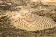 PerBol2014 467  Tarasy uprawne Inków. Istnieje teora, że w tym miejscu Inkowie eksperymentowali z roślinami uprawnymi, Moray. Peru. : 2014, Moray, Peru